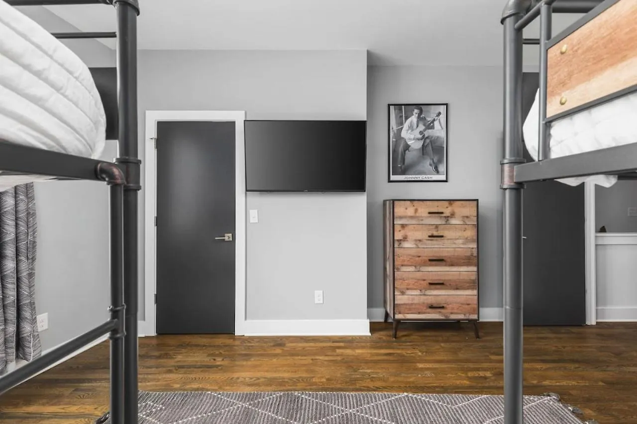 11 Beds 4 Bedrooms 4 Baths With A Rooftop Deck And Garage Nashville
