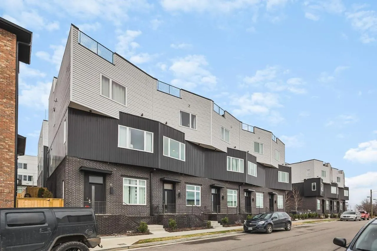 11 Beds 4 Bedrooms 4 Baths With A Rooftop Deck And Garage Nashville 0*,