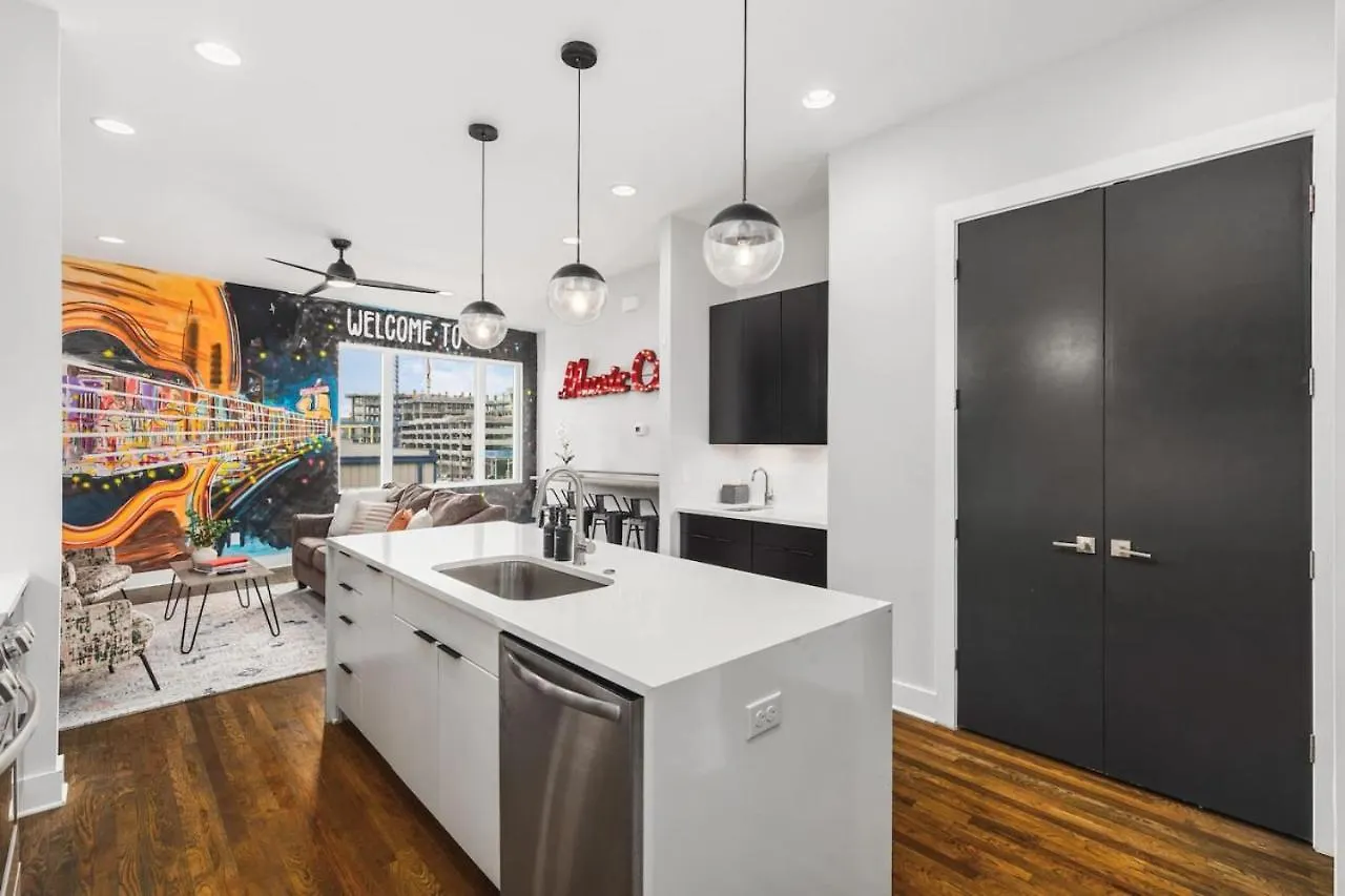 11 Beds 4 Bedrooms 4 Baths With A Rooftop Deck And Garage Nashville