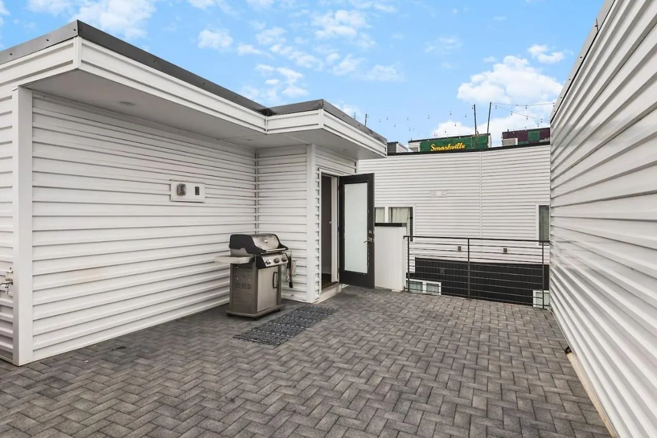 11 Beds 4 Bedrooms 4 Baths With A Rooftop Deck And Garage Nashville
