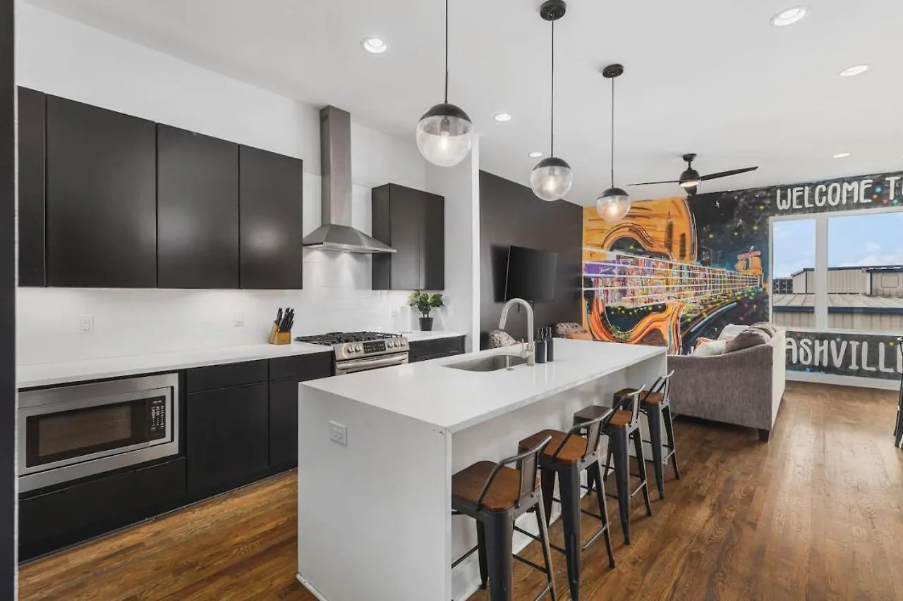 11 Beds 4 Bedrooms 4 Baths With A Rooftop Deck And Garage Nashville